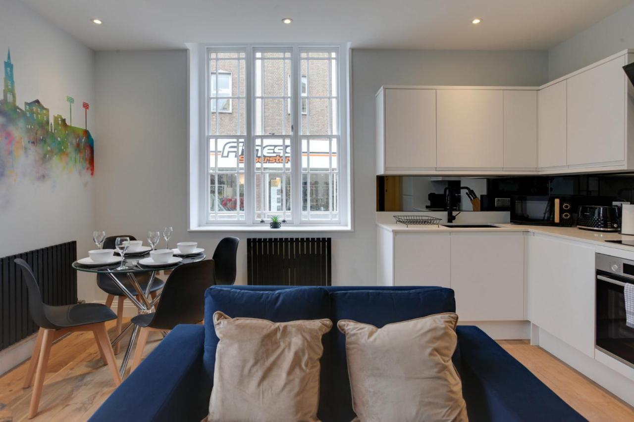 צ'למספורד New London Life Executive Apartments מראה חיצוני תמונה