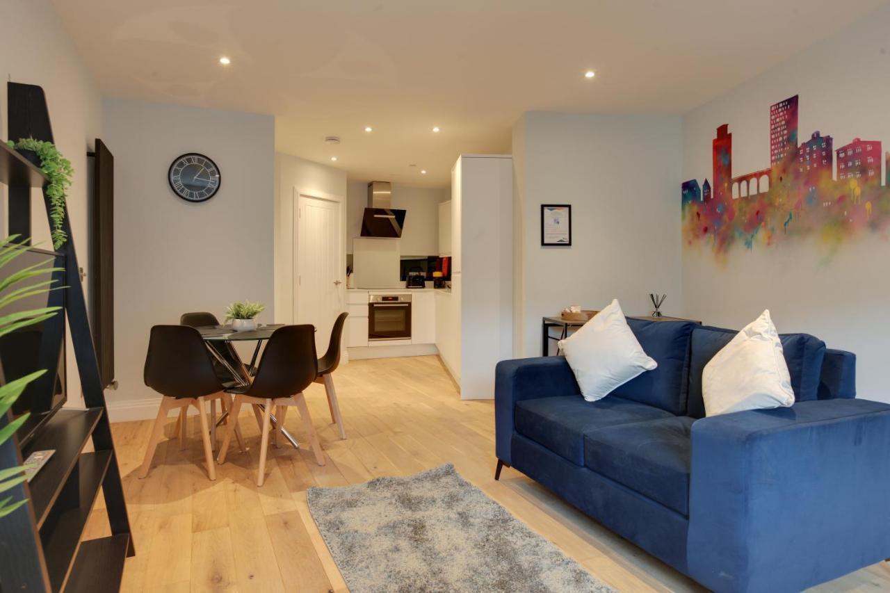 צ'למספורד New London Life Executive Apartments מראה חיצוני תמונה