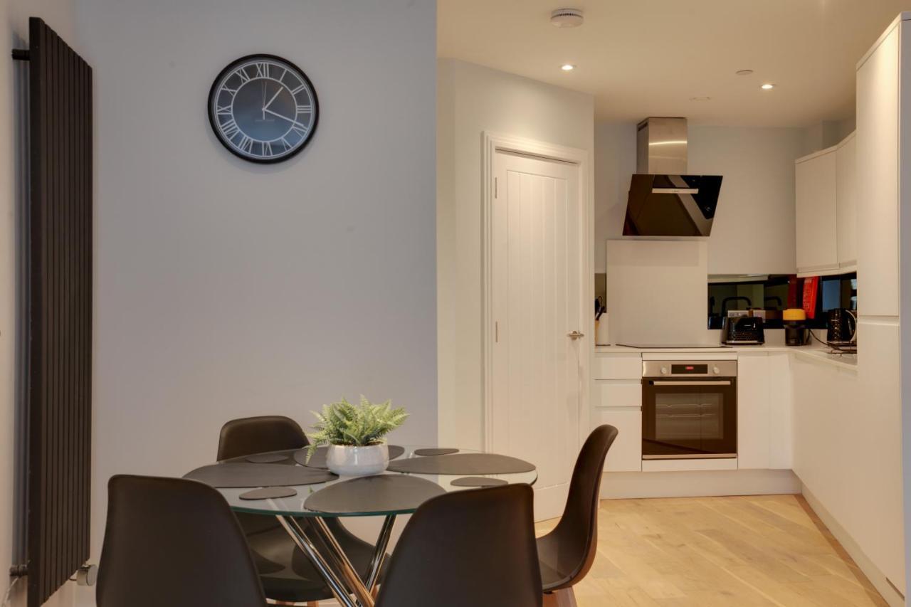 צ'למספורד New London Life Executive Apartments מראה חיצוני תמונה