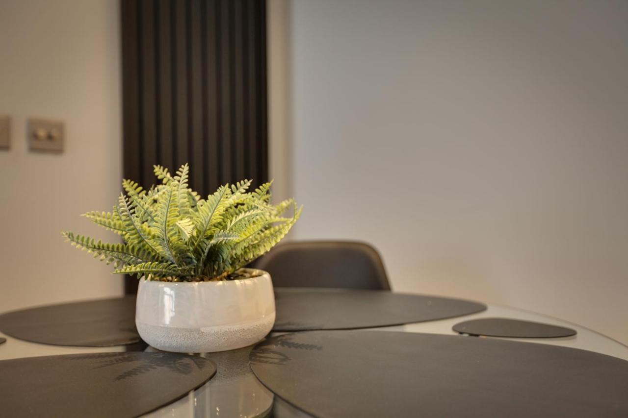 צ'למספורד New London Life Executive Apartments מראה חיצוני תמונה